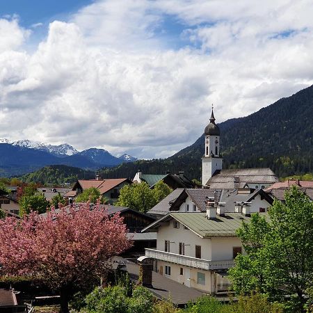 Bunter Hirsch Ferienwohnung Im Garmischer Zentrum Exteriér fotografie