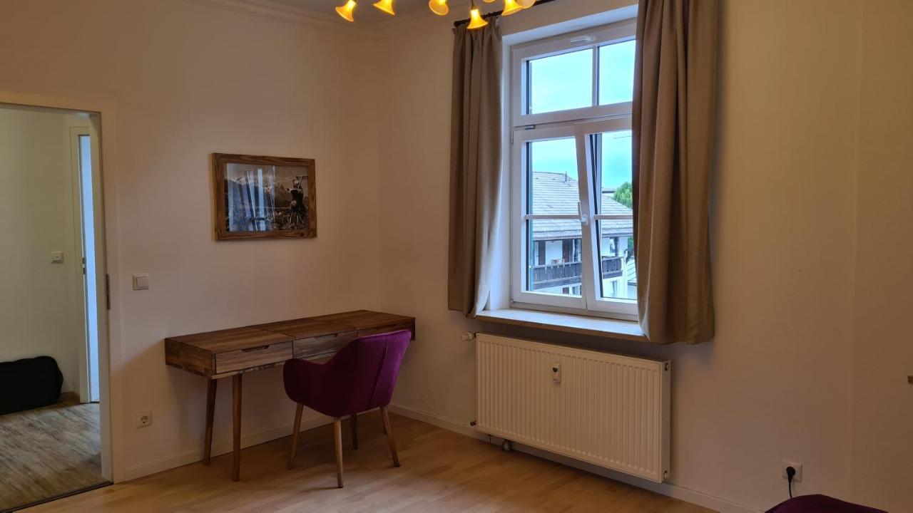 Bunter Hirsch Ferienwohnung Im Garmischer Zentrum Exteriér fotografie