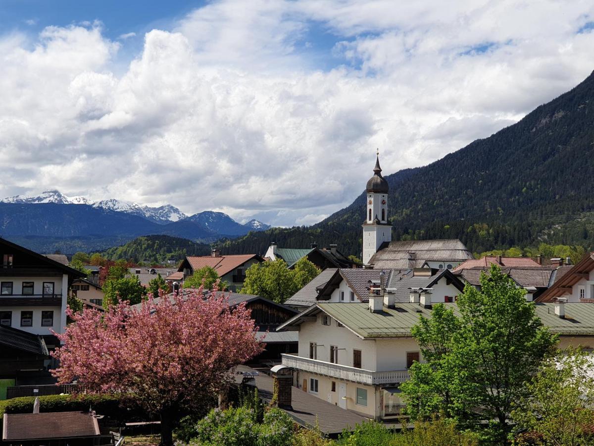 Bunter Hirsch Ferienwohnung Im Garmischer Zentrum Exteriér fotografie